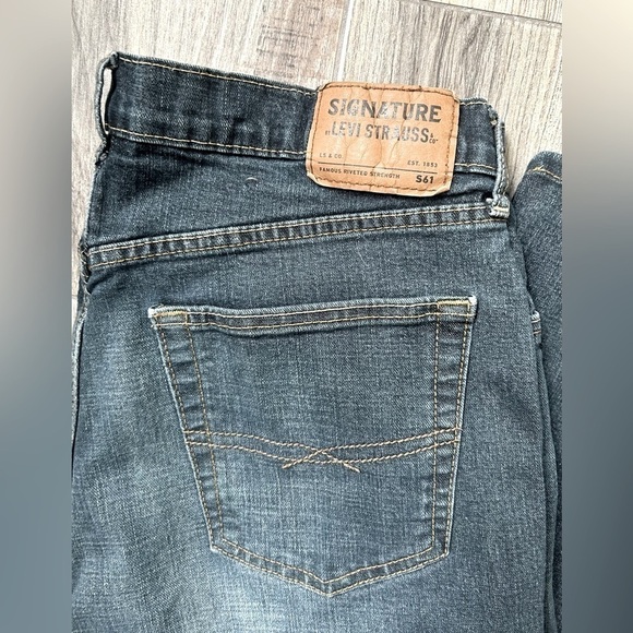 Signature By Levi Strauss S61 Relaxed Fit Jeans - Picture 3 of 6